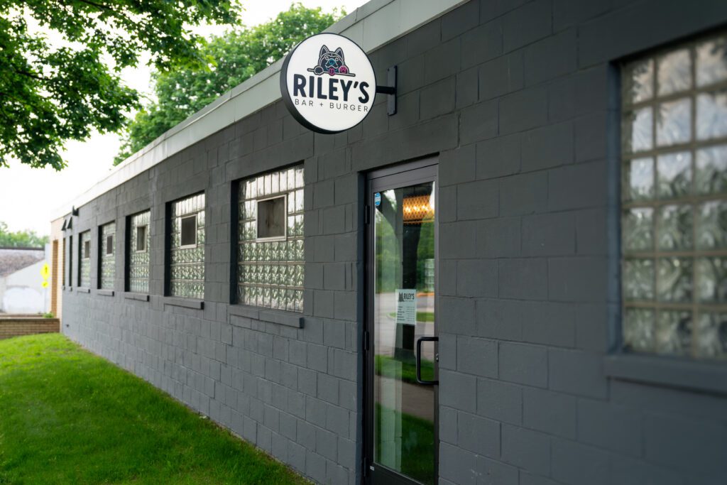 Roman Electric | Riley’s Bar + Burger